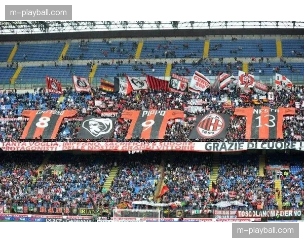 圣西罗现场：南看台展示巨幅TIFO，致敬俱乐部成立127周年